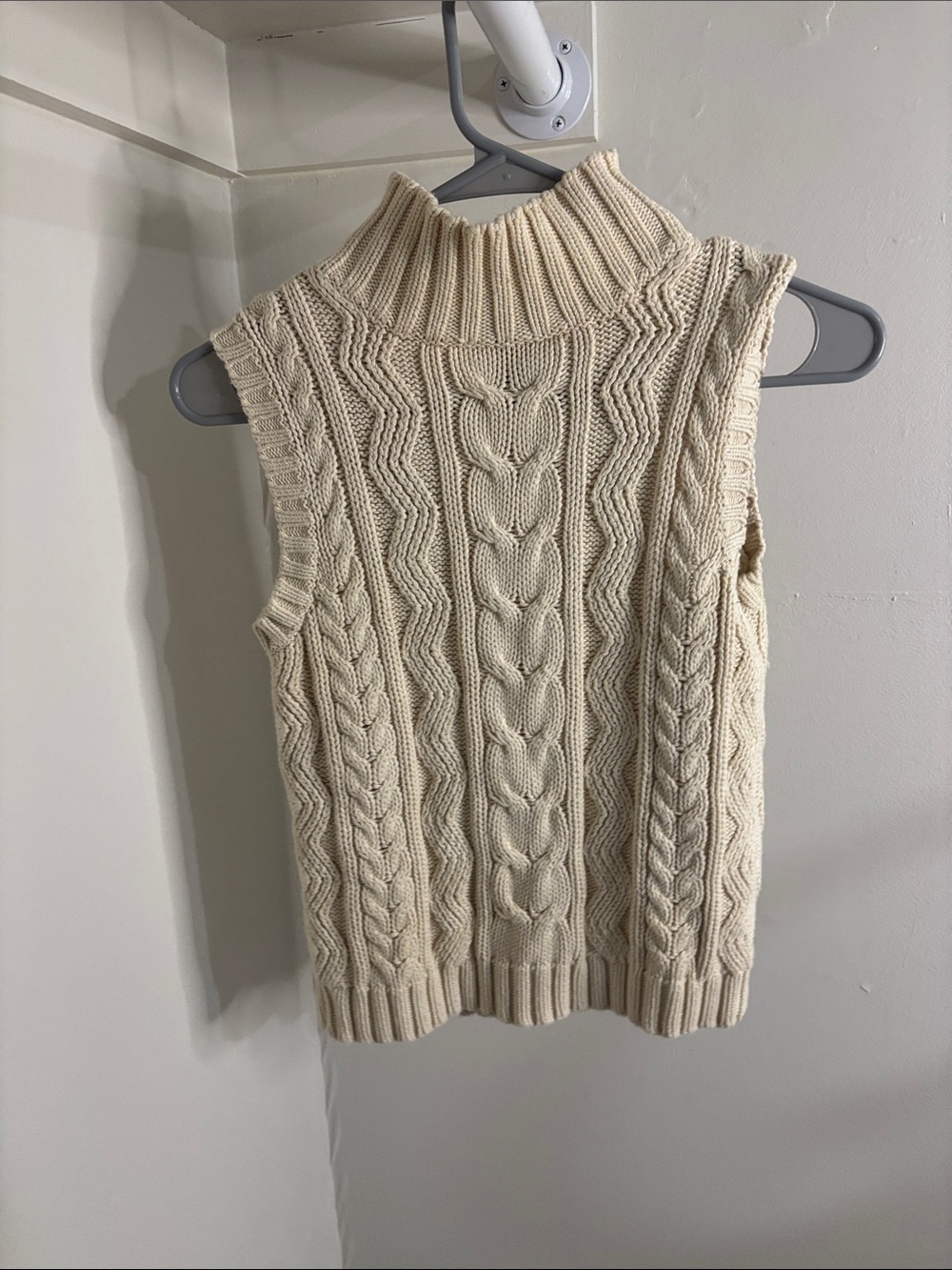 Ann Taylor Cream Cable Knit Sleeveless Turtleneck Sweater